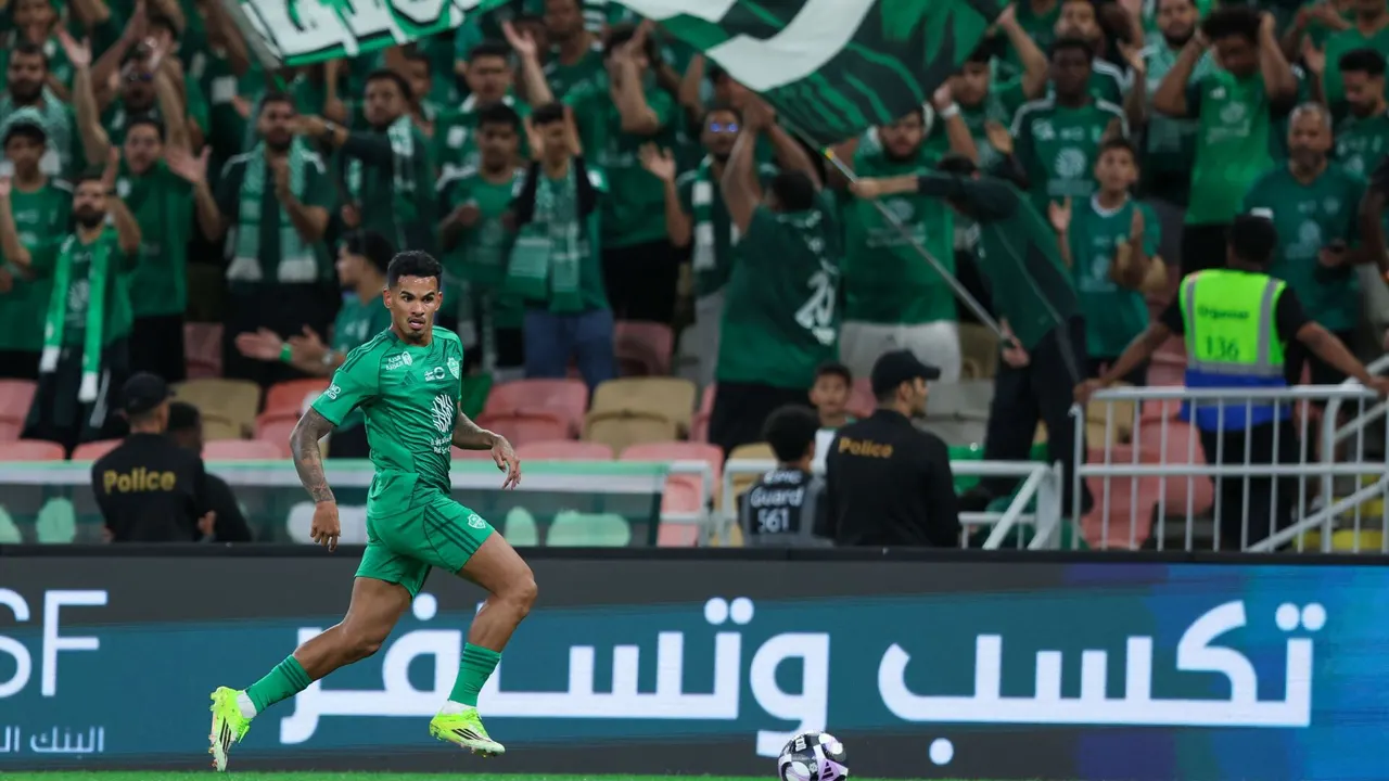 ما القنوات الناقلة لمباراة الفيحاء والأهلي في دوري روشن السعودي 2025-2026؟ وكيف تشاهدها عبر الإنترنت؟